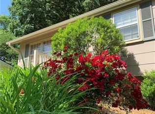 1112 S Skyline Dr, Liberty, MO 64068