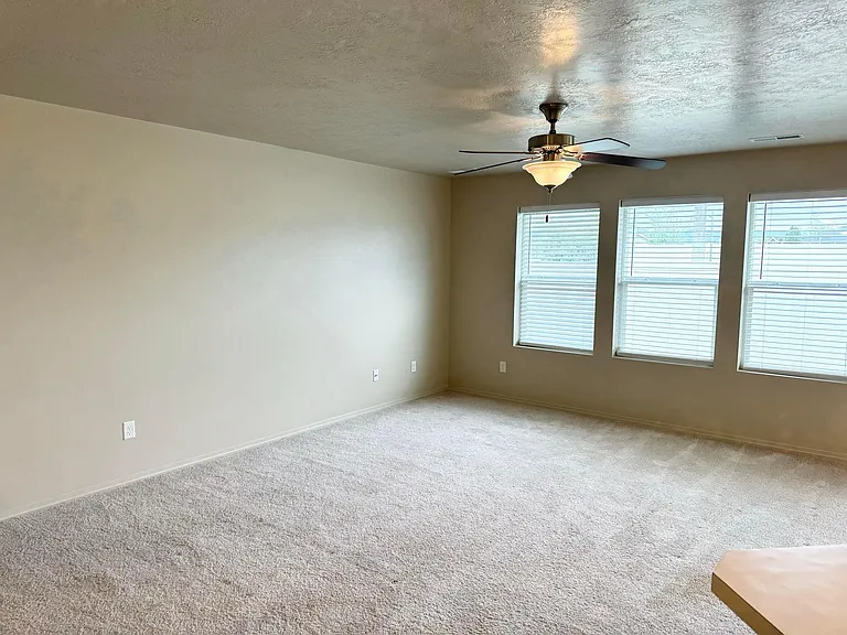 4708 N Alester Ave — Photo 5