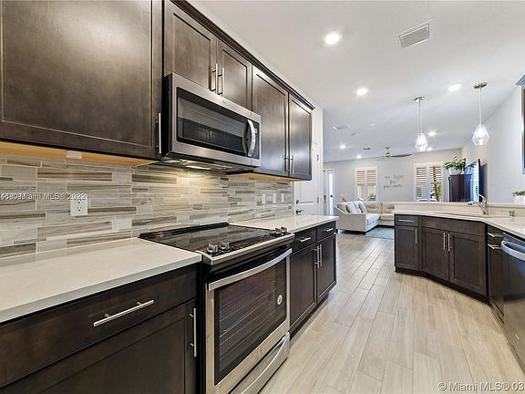 4th image of 1070 Eucalyptus Dr Unit 2