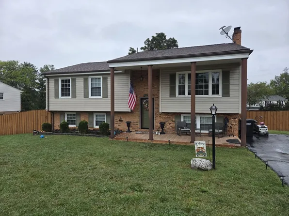 1878 Cranwell Dr, Vinton, VA 24179