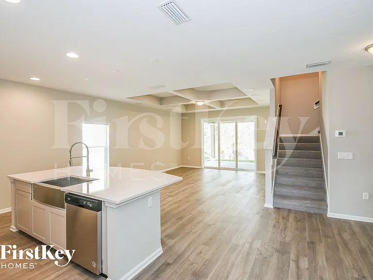 2721 Copperwood Ave — Photo 4