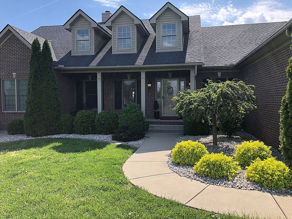 1st image of 206 Colonial Dr