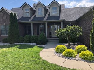 206 Colonial Dr, Versailles, KY 40383