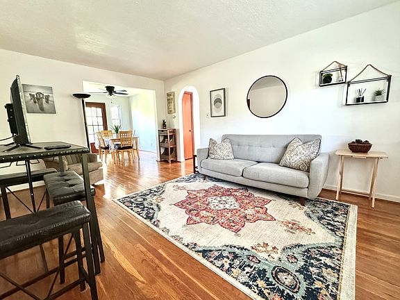 2nd image of 3512 Hazelwood Ave APT 3
