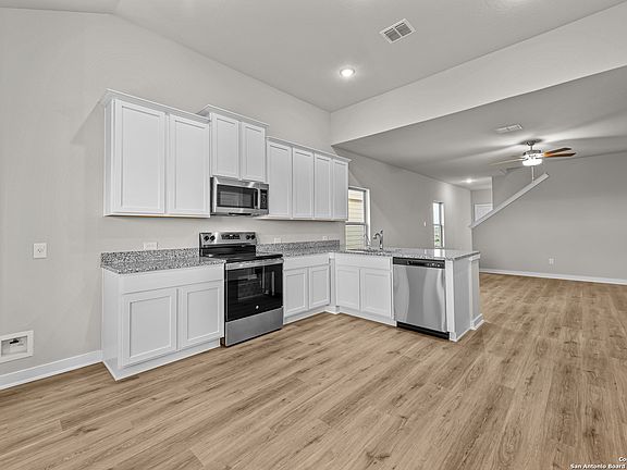 5th image of 10323 white hart