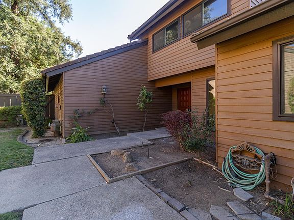 4th image of 2131 W Barstow Ave