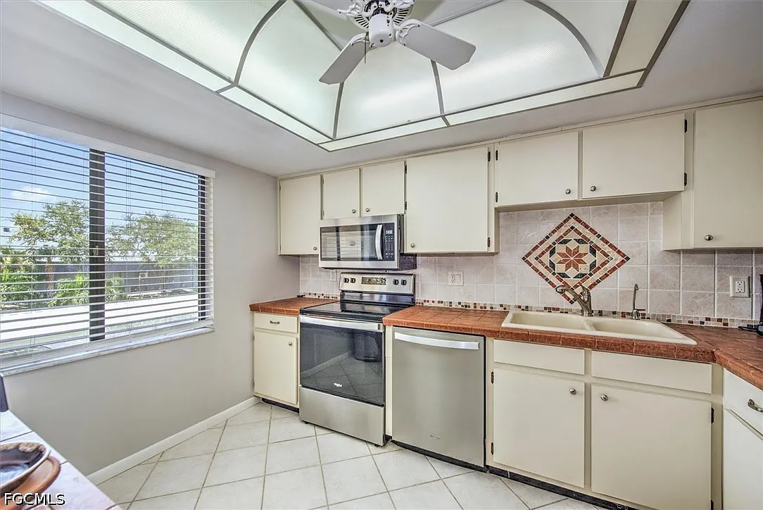 2 bed, 2.0 bath, 1176 sqft, $1,600 — Photo 4
