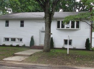 10 Columbia Ave, Amityville, NY 11701
