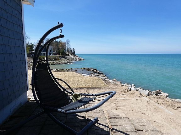 5th image of 3155 N Lakeshore Dr