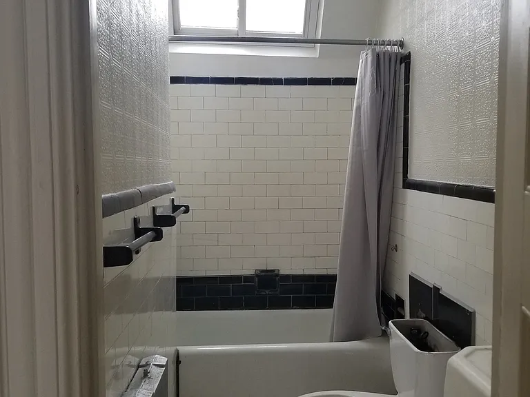 1113 Union St #8 — Photo 4