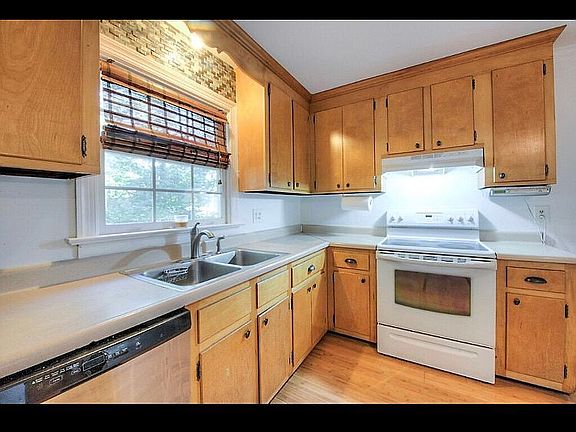 3rd image of 9301 Redington Dr