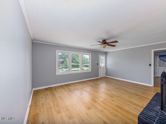 3rd image of 209 Rochelle Drive
