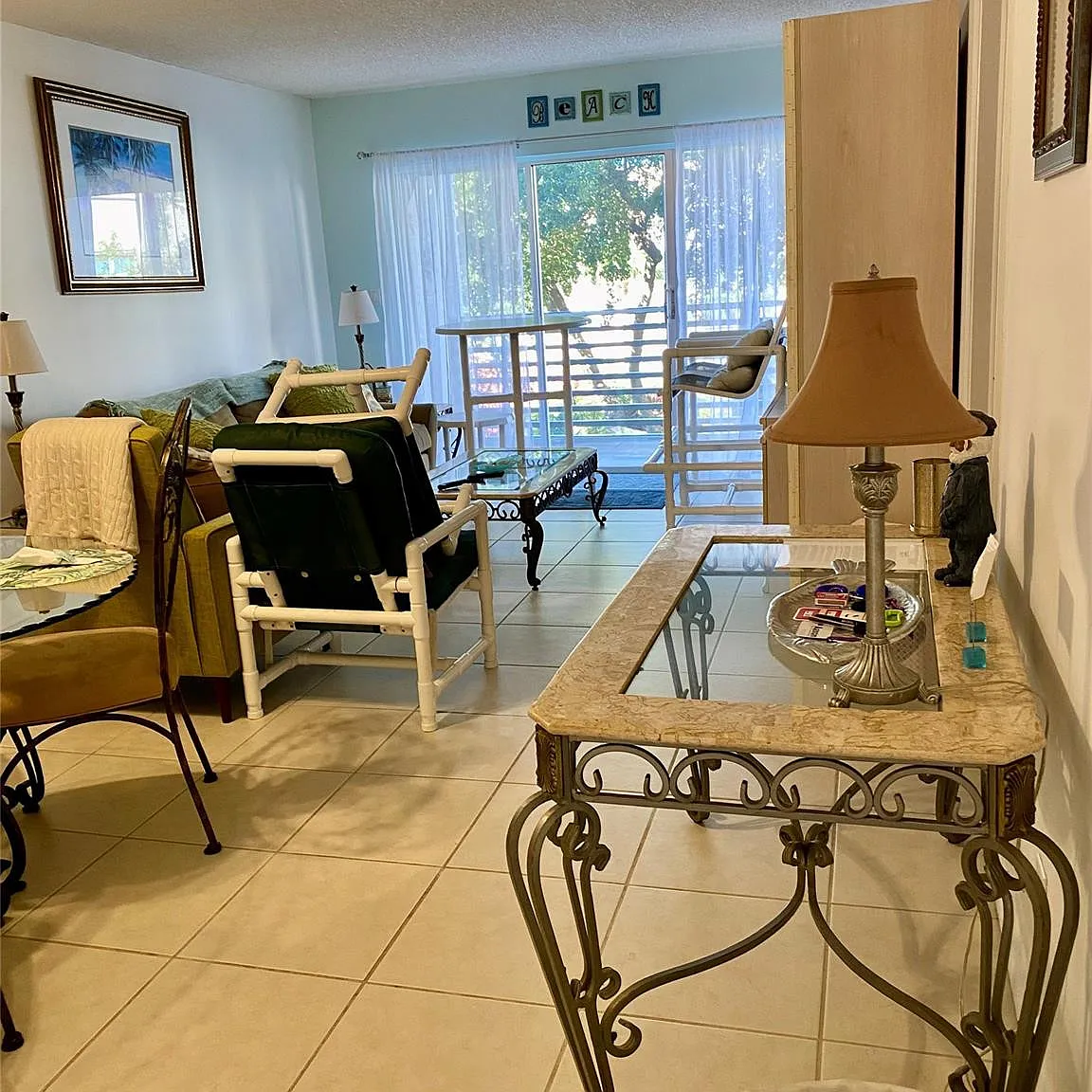 1 bed, 1.5 bath, 850 sqft, $3,500 — Photo 2