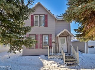 408 S 4th St, Grand Forks, ND 58201