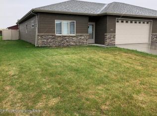 1661 Lincoln St, Dickinson, ND 58601