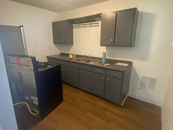 3rd image of 901 N Lindbergh Dr