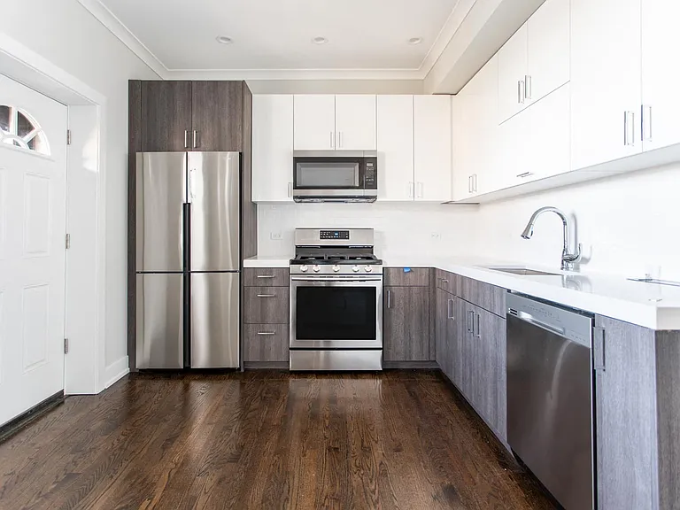 3R - Rear Exit & Kitchen