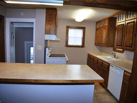 3rd image of 371 Mission Dr
