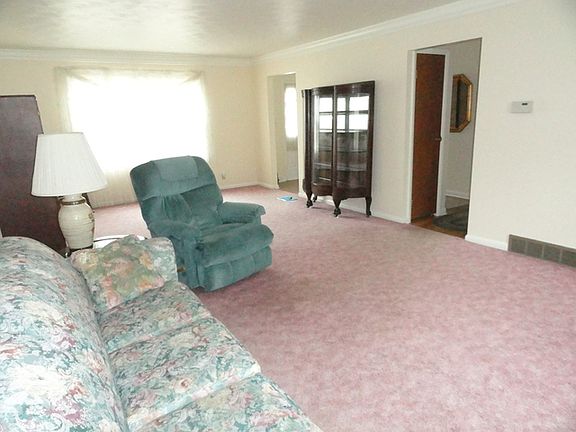 4th image of 7 Evergreen Cir
