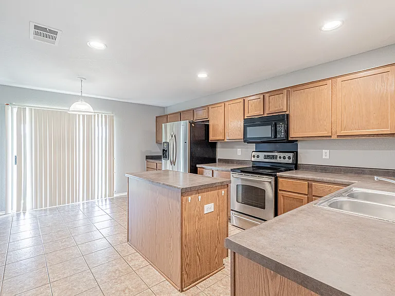 326 Diana Dr — Photo 10