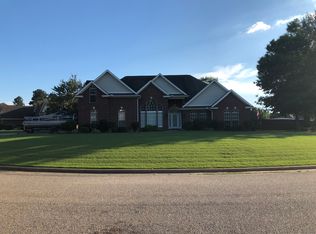 215 Live Oaks Cir, Millbrook, AL 36054