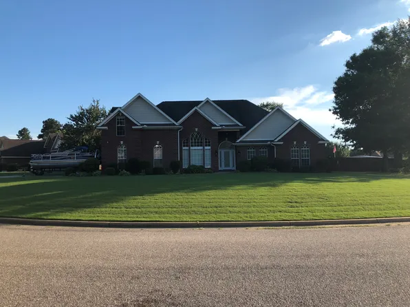 215 Live Oaks Cir, Millbrook, AL 36054