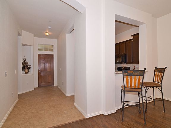 03FOYER.JPG