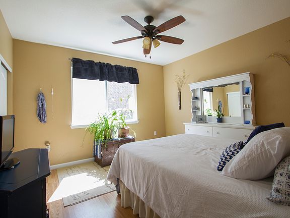 4th image of 10379 W 55th Ln
