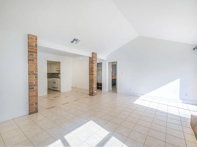 2201 Singletree Ave — Photo 5