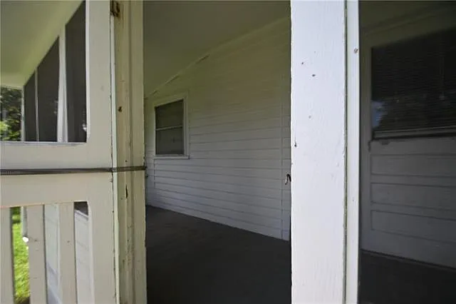 19113 Sisters Rd — Photo 2