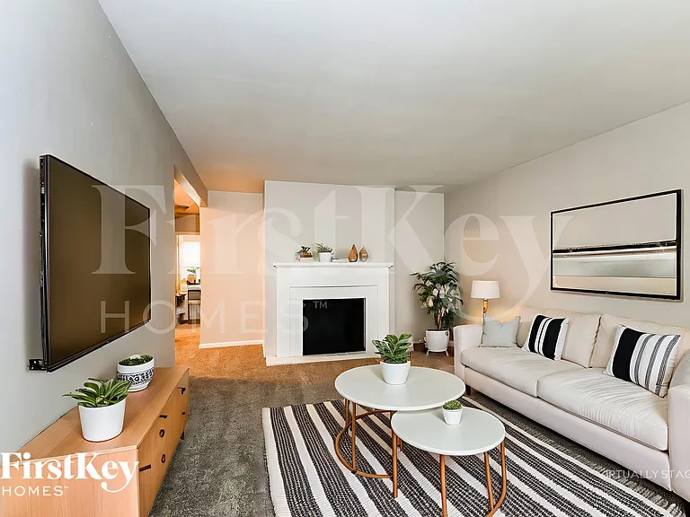 9846 Rivermont Dr — Photo 3