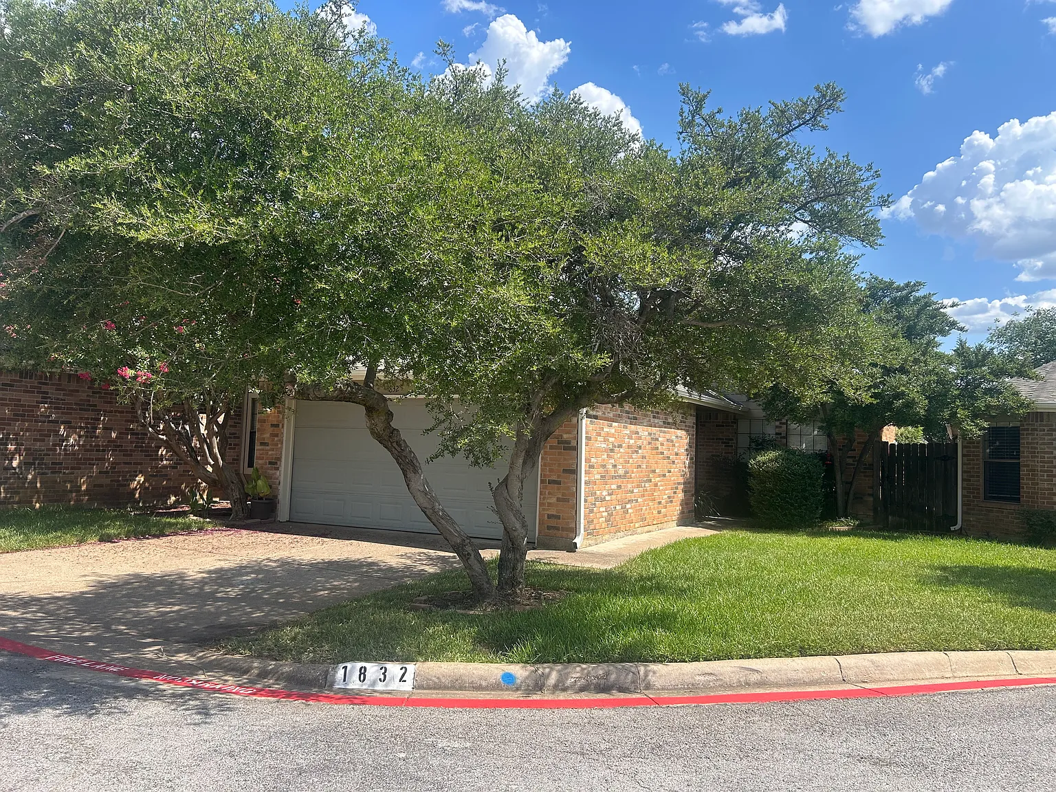 3 bed, 1191 sqft, $2,100 — Photo 1