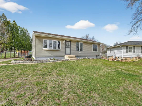 113 Shirley Ave, Elk Run Heights, IA 50707