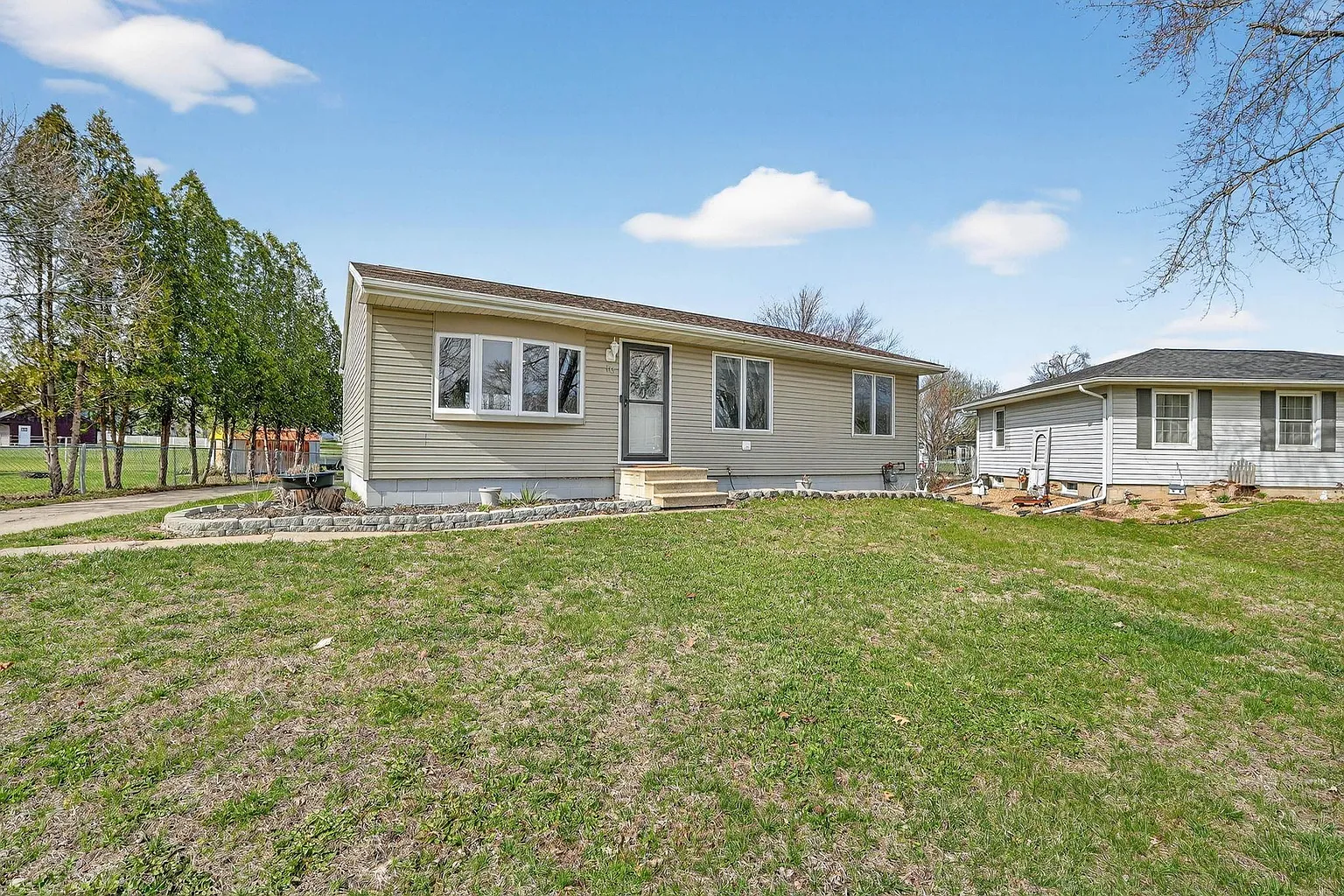 113 Shirley Ave photo 1