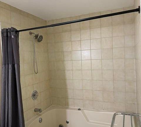 4th image of 328 Crewe Ct