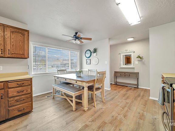 3rd image of 739 Aspenwood Ln