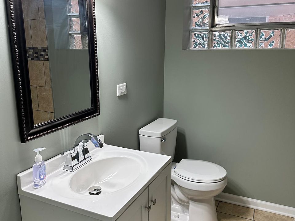 1st image of 225 E 26th St #1