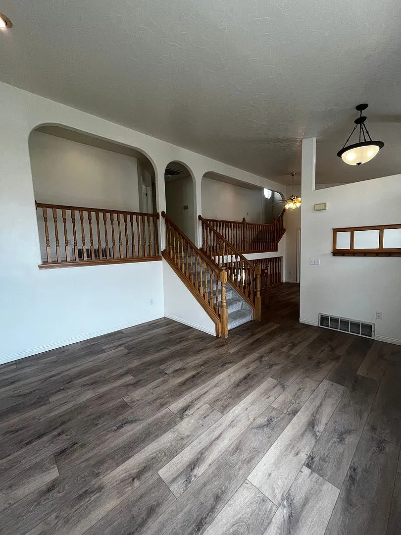 Large Orem Home in Great Location — Photo 4
