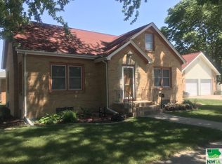 301 Plymouth St NE, Le Mars, IA 51031