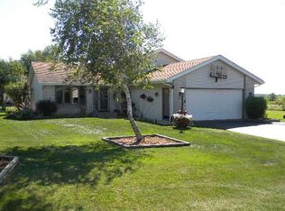 219 Gables Dr SW, Poplar Grove, IL 61065