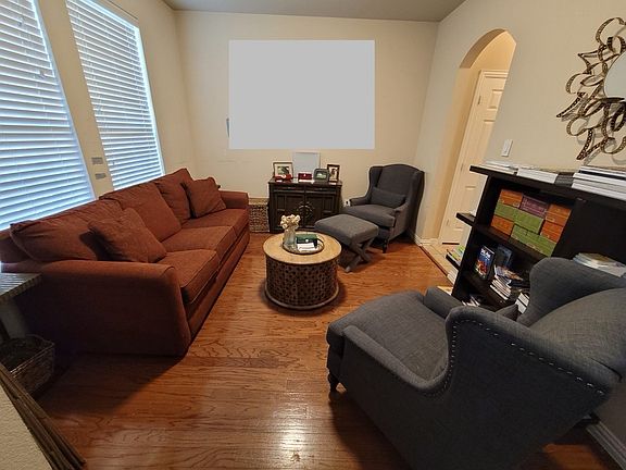 2nd image of 10225 Ashburn Dr