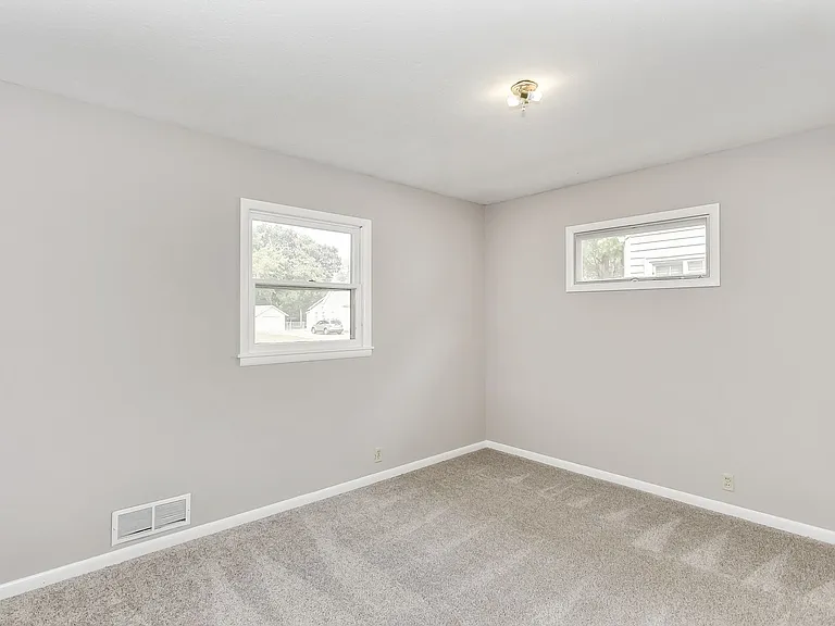 840 S Millwood Ave — Photo 9