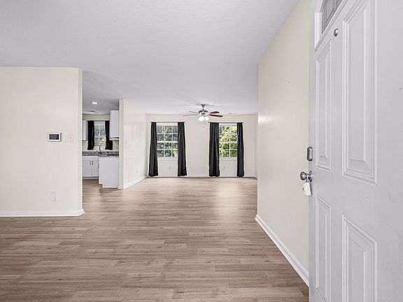 4th image of 103 Oakwood Ct