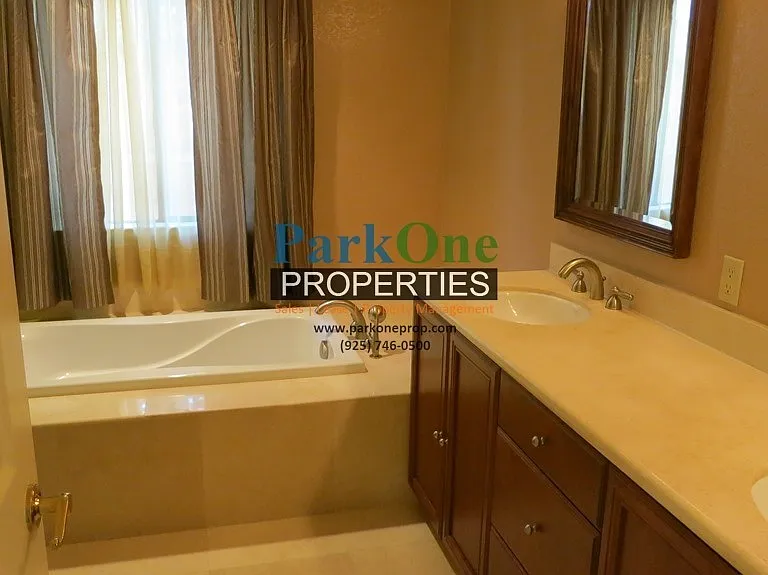 1245 Crown Ct — Photo 11
