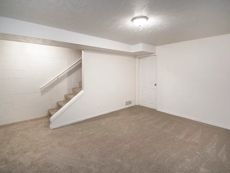 504-604 Cordes Dr — Photo 8