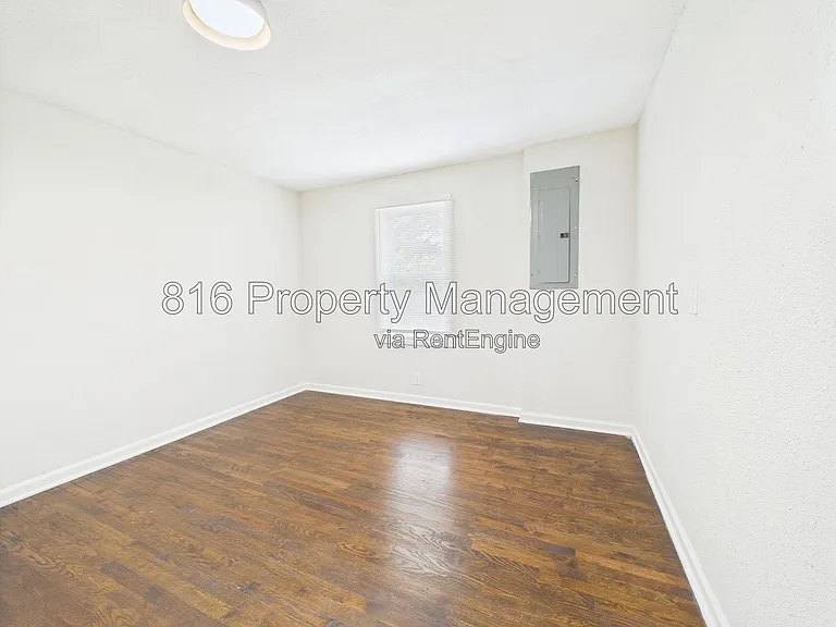 8404 E 47th Ter — Photo 25