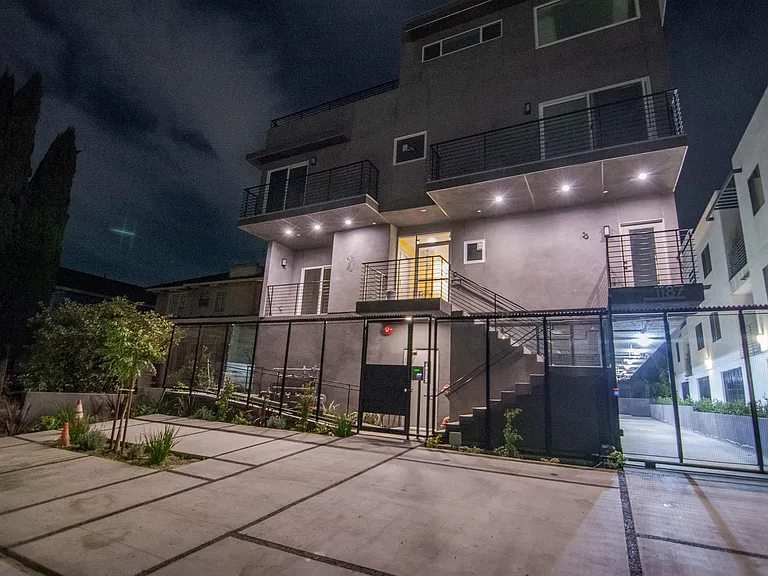 1187 Crenshaw Blvd #103 — Photo 2
