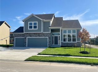 2113 Sycamore St, Leavenworth, KS 66048