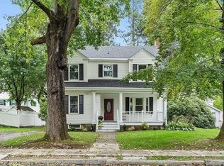 12 Carisbrooke St, Andover, MA 01810