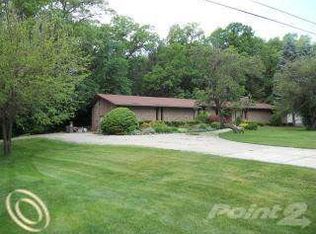22211 Carleton Ave, Southfield, MI 48033